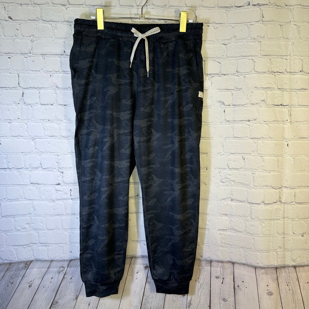 NWOT Vuori Performance Joggers Womens Medium Charcoal Grey Camo Activewear Pants